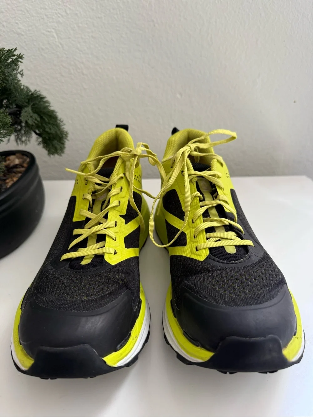 The North Face VECTIV Men size 10.5 Running Shoes in Neon Yellow and Black